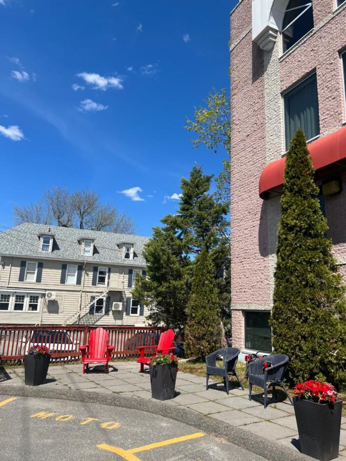 Auberge Du Grand Lac Magog Exterior photo
