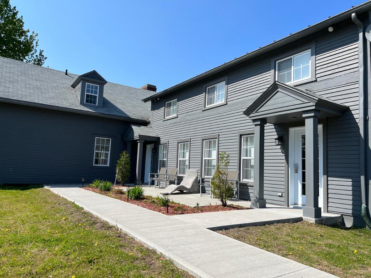 Auberge Du Grand Lac Magog Exterior photo