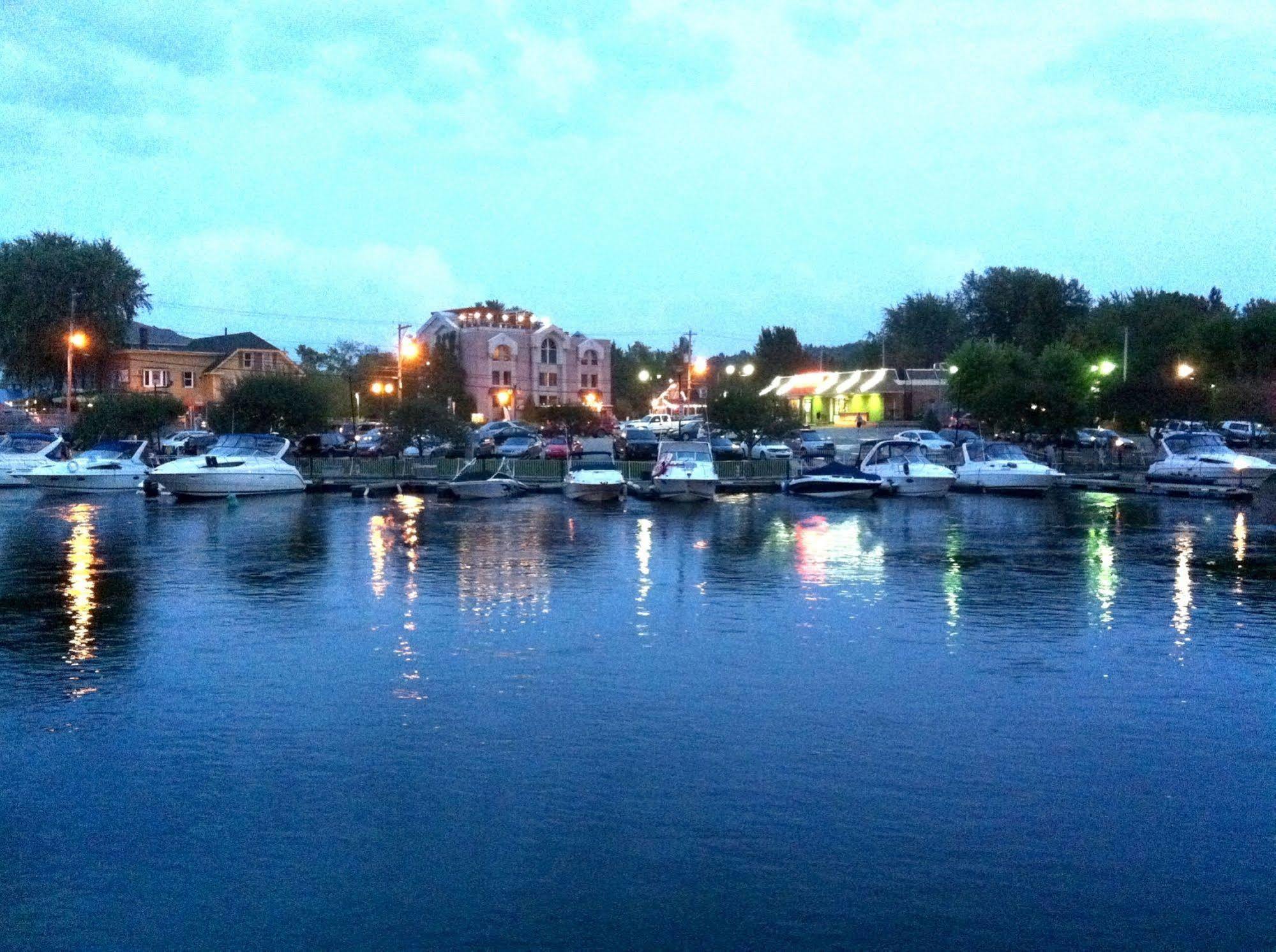 Auberge Du Grand Lac Magog Exterior photo